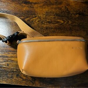 Monos Metro Sling | saddle tan (vegan leather)